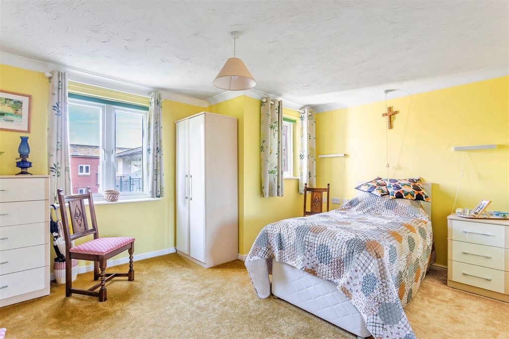 Additional image 5 of 2 bed flat for salePeelers Court, St Andrews Road, Bridport DT6