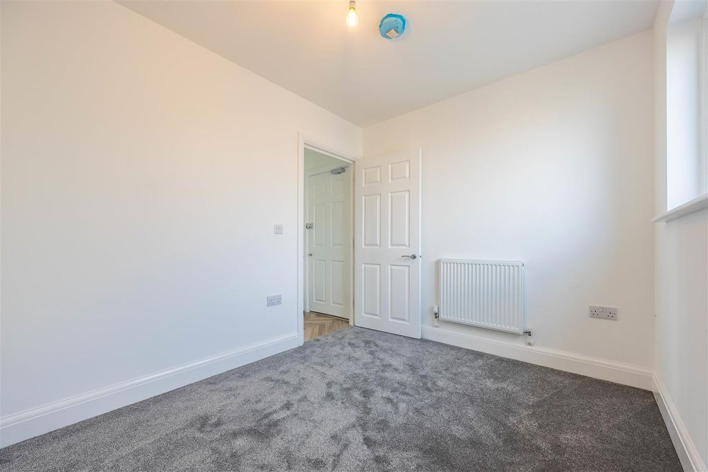 Additional image 15 of 2 bed flat for saleLondon Road, Hadleigh, Benfleet SS7