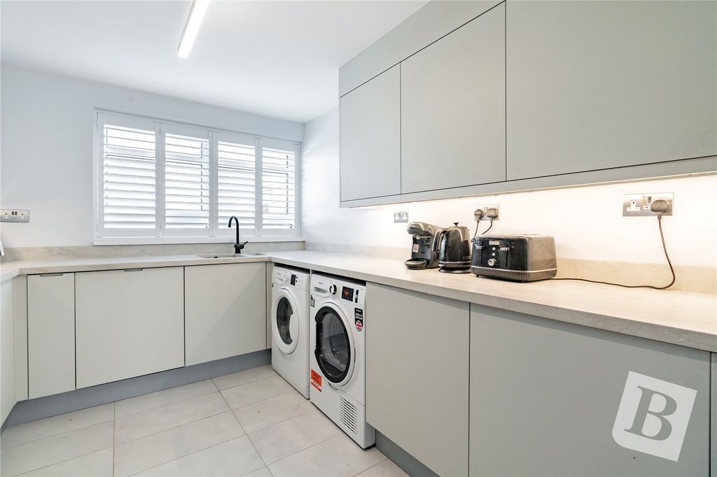 Additional image 11 of 2 bed flat for saleAbington Court, Hall Lane, Upminster RM14