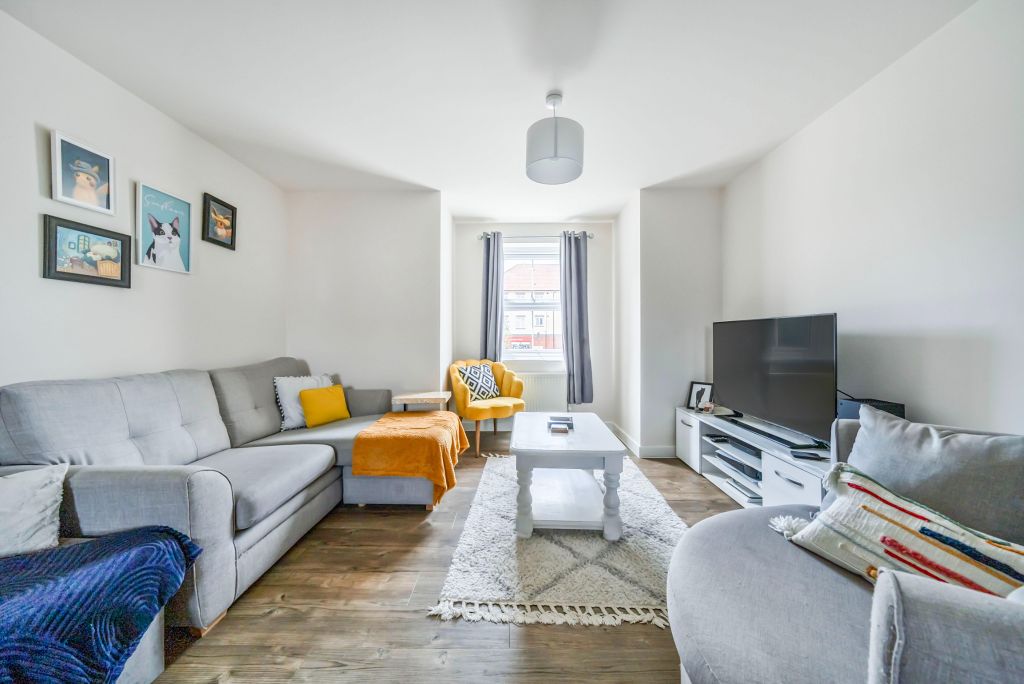 2 bed flat for saleMarchment Close, Andover SP11 photo 4
