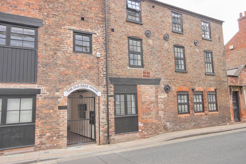 Additional image 9 of 2 bed flat for saleSaturday Market Place/Lairgate, Beverley HU17