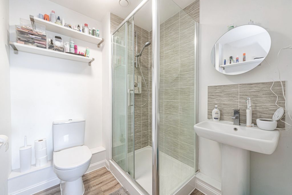 Additional image 15 of 2 bed flat for sale1 Strong Drive, Basingstoke RG21