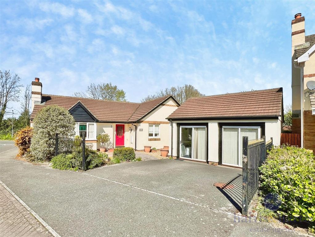 3 bed detached bungalow for saleHalletts Way, Axminster EX13