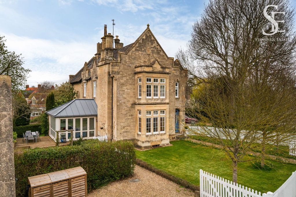 5 bed semi-detached house for saleStation Yard, Steventon OX13 photo 2