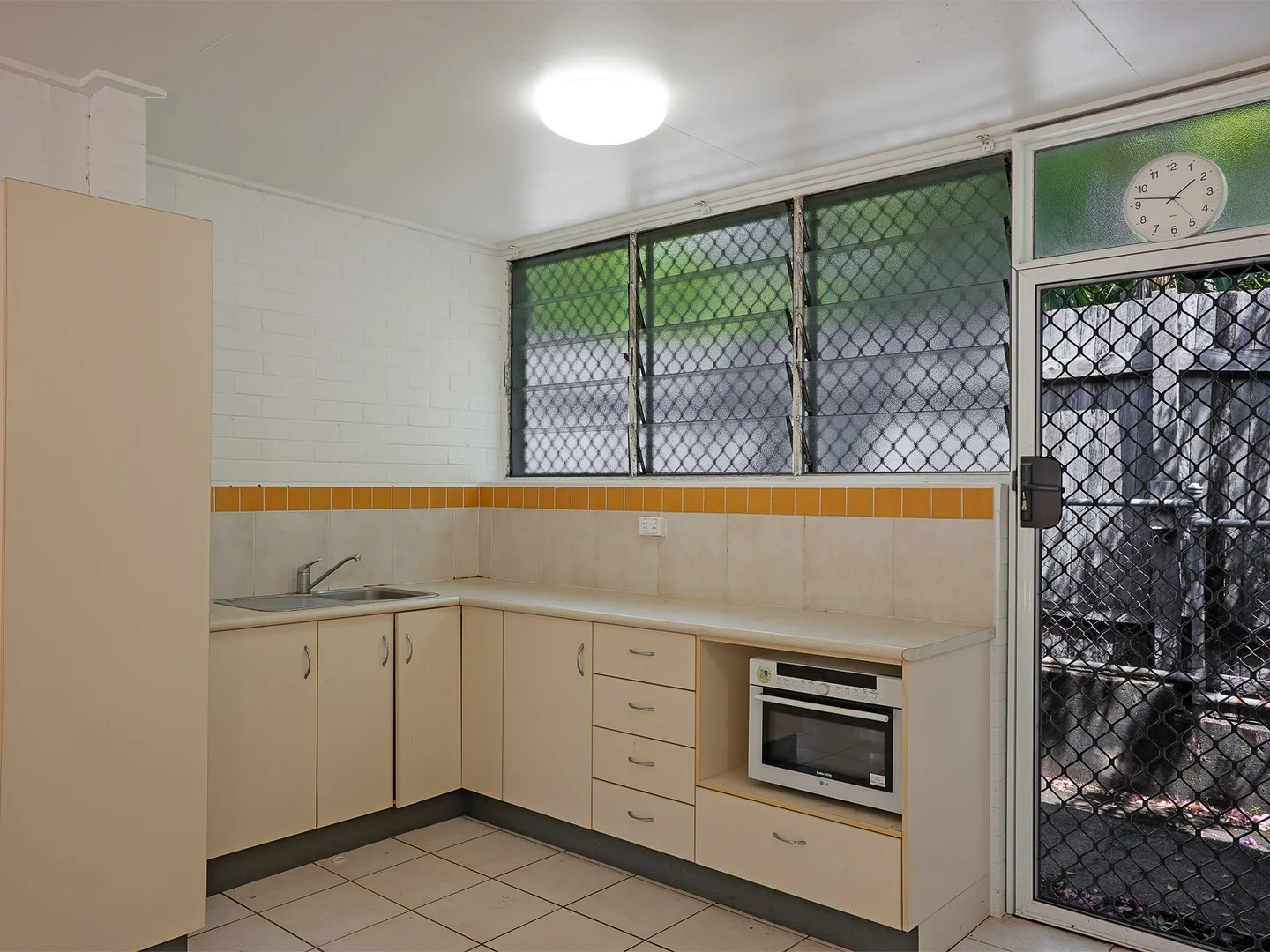 4/39 Howitt Street, North Ward QLD 4810