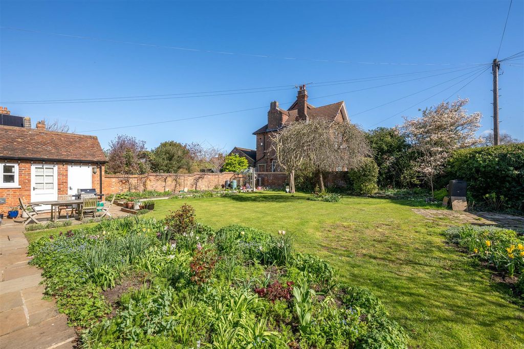 Additional image 30 of 6 bed detached house for salePemberley Avenue, Bedford MK40