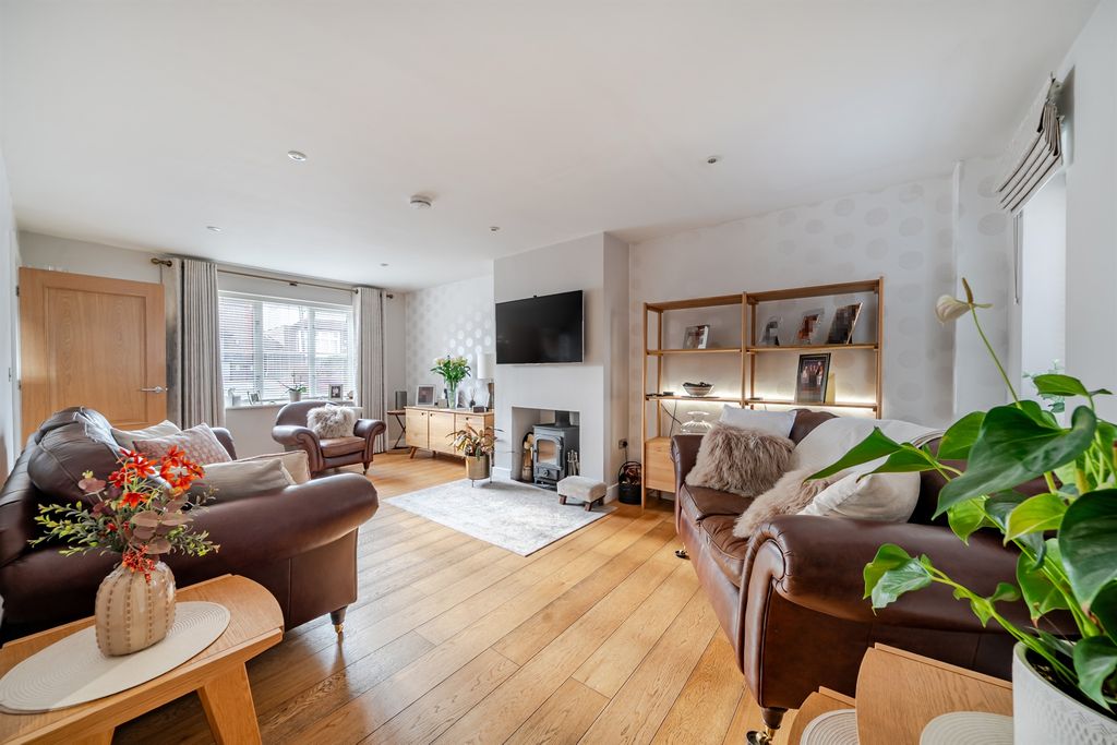 Additional image 4 of 3 bed semi-detached house for saleChestnut Drive, Berkhamsted HP4