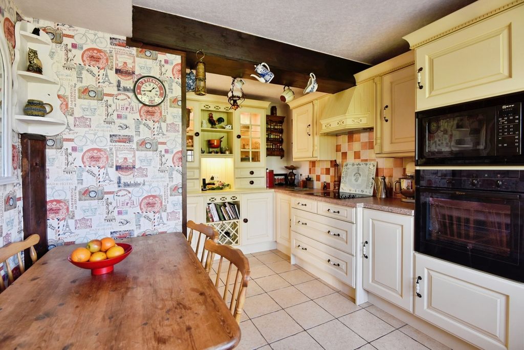 Additional image 2 of 4 bed detached house for saleSeabridge Lane, Newcastle, Staffordshire ST5