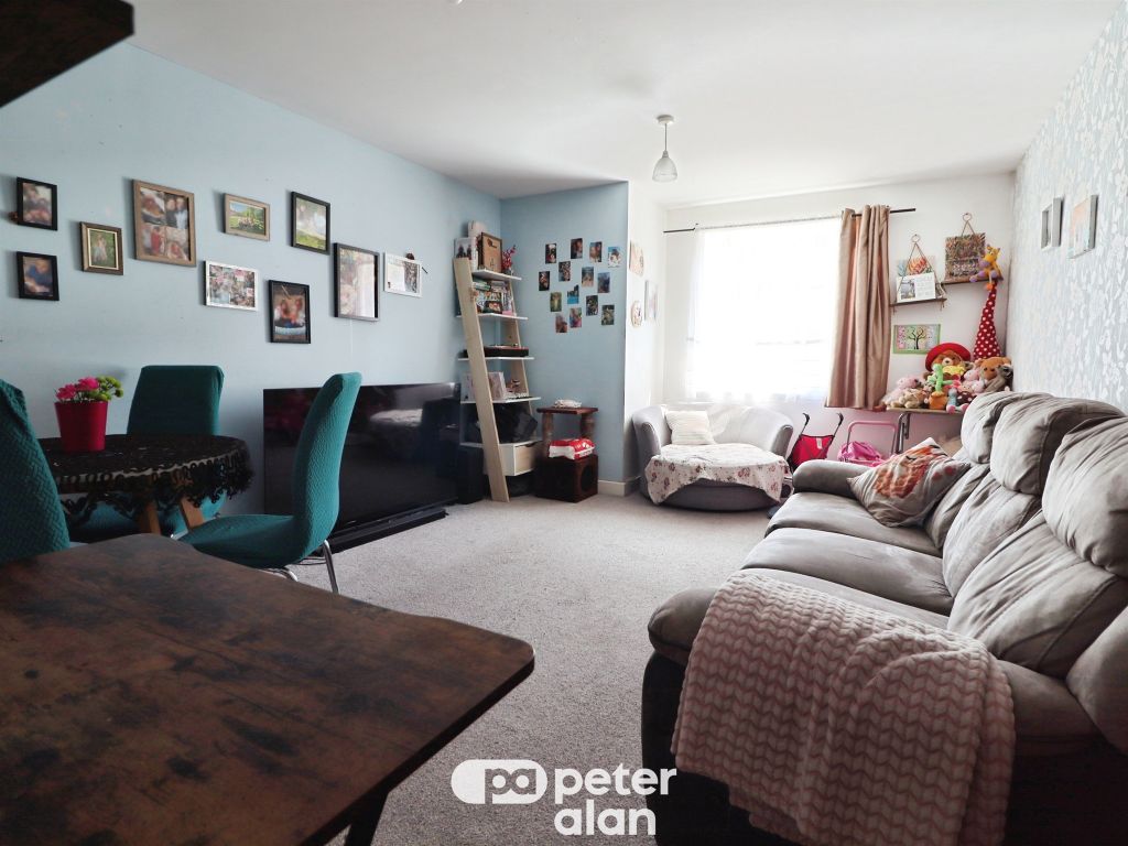 2 bed flat for saleNewport Road, Cardiff CF24 photo 3