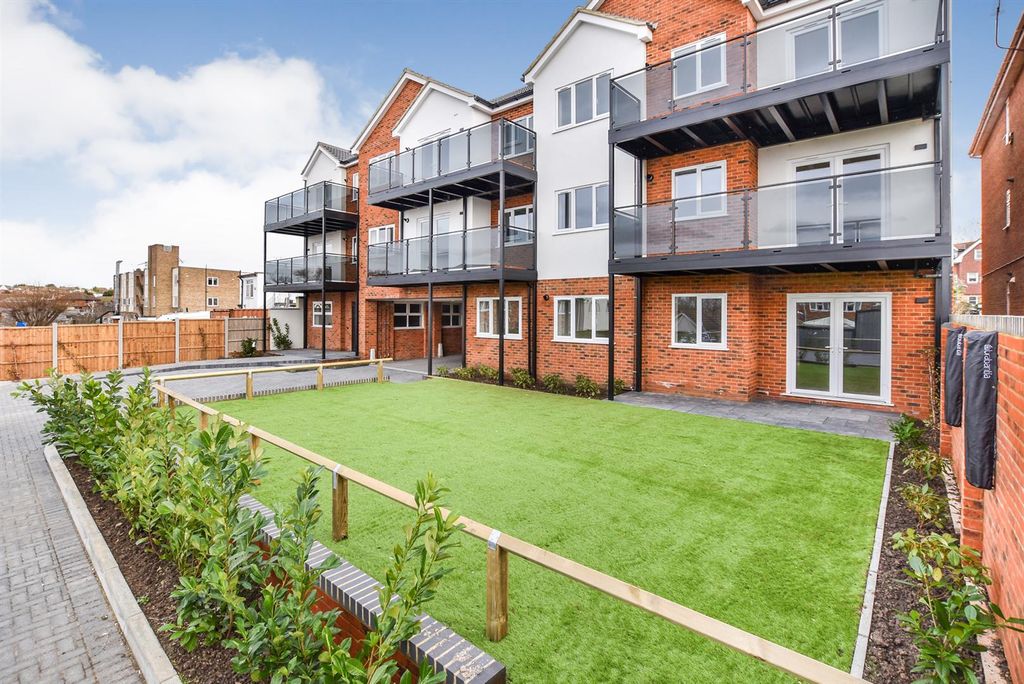 Additional image 19 of 2 bed flat for saleHigh Road, Benfleet SS7