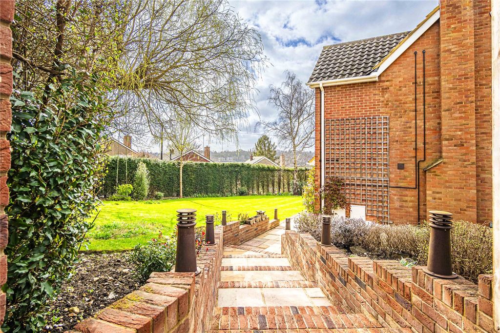 Additional image 7 of 5 bed detached house for saleGaveston Drive, Berkhamsted, Hertfordshire HP4