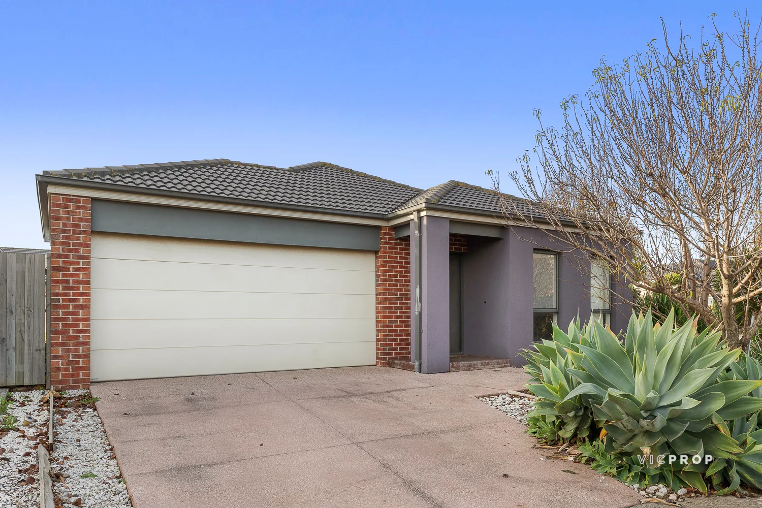 2 Marlin Crescent, Point Cook VIC 3030