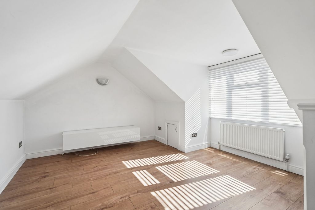 Additional image 16 of 4 bed semi-detached bungalow for saleThe Courtway, Carpenders Park, Watford WD19