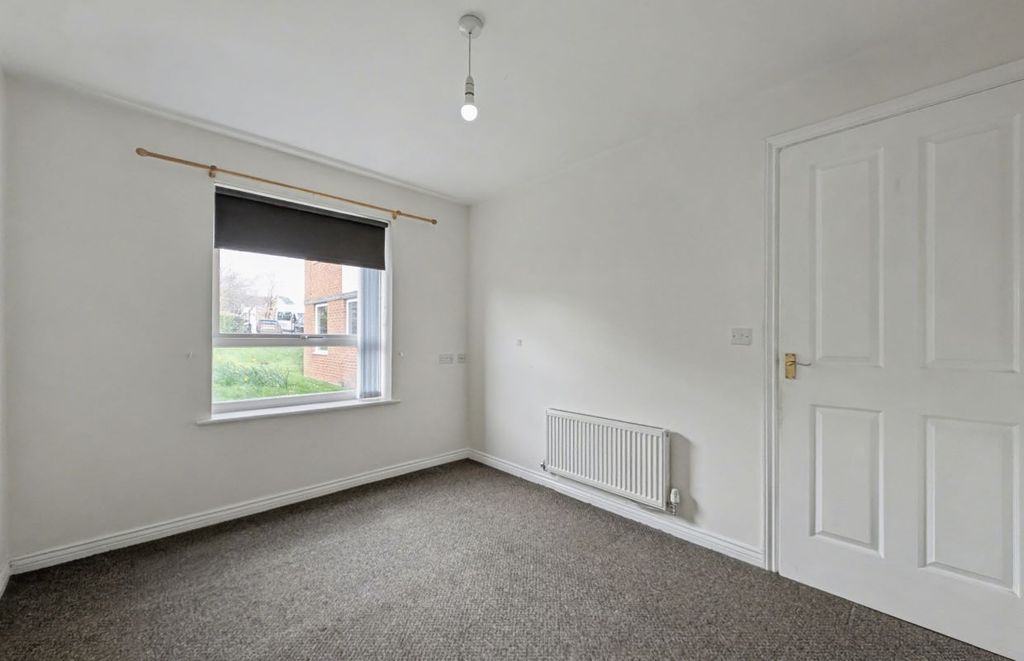 2 bed flat for sale35 Hindmarsh Drive, Ashington, Northumberland NE63 photo 3