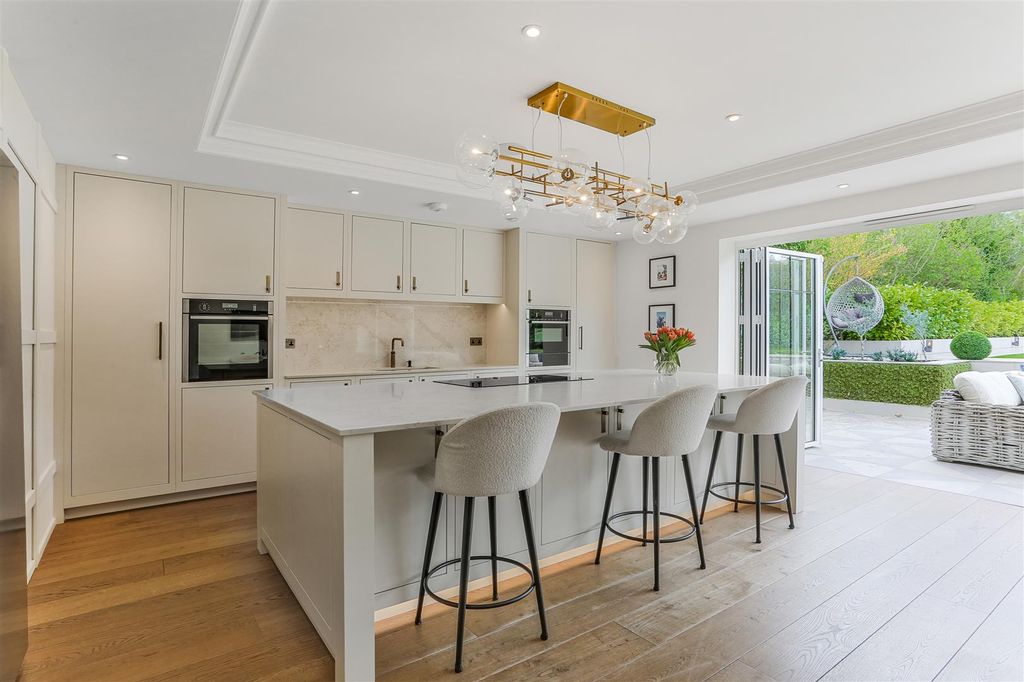 Additional image 9 of 5 bed detached house for saleGreen Curve, Banstead SM7