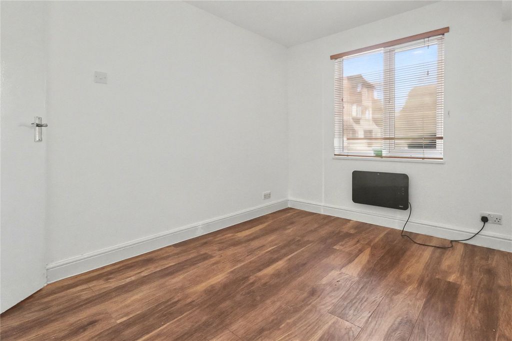 Additional image 7 of 2 bed maisonette for saleWoking, Surrey GU21