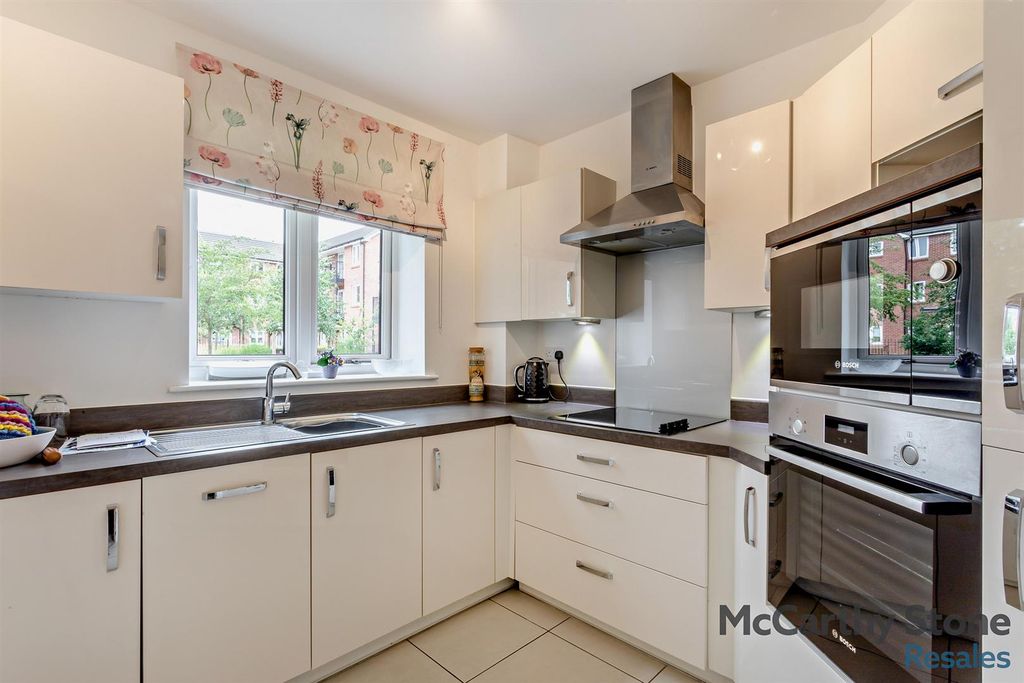 Additional image 5 of 2 bed flat for saleOakhill Place, High View, Bedford, Bedfordshire MK41