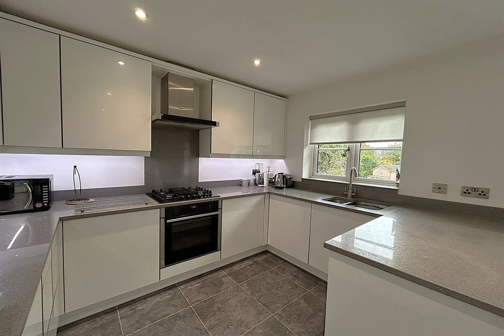 Additional image 6 of 2 bed flat for saleThe Oaks, Horseshoe Lane, Alderley Edge SK9