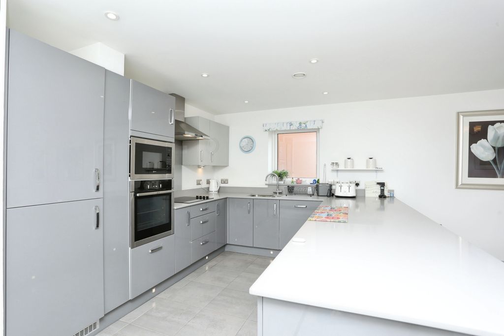Additional image 4 of 2 bed flat for sale57 Albemarle Road, Beckenham BR3