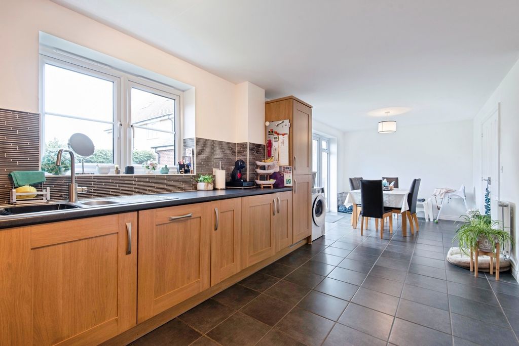 Additional image 3 of 5 bed town house for saleWalton Grove, Biggleswade, Bedfordshire SG18
