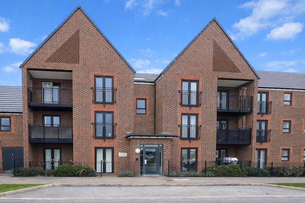 2 bed flat for saleKingsbrook Basin, Broughton HP22