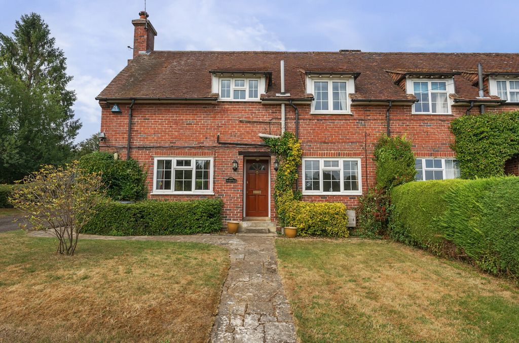 3 bed semi-detached house for saleLadycroft, Alresford, Hampshire SO24