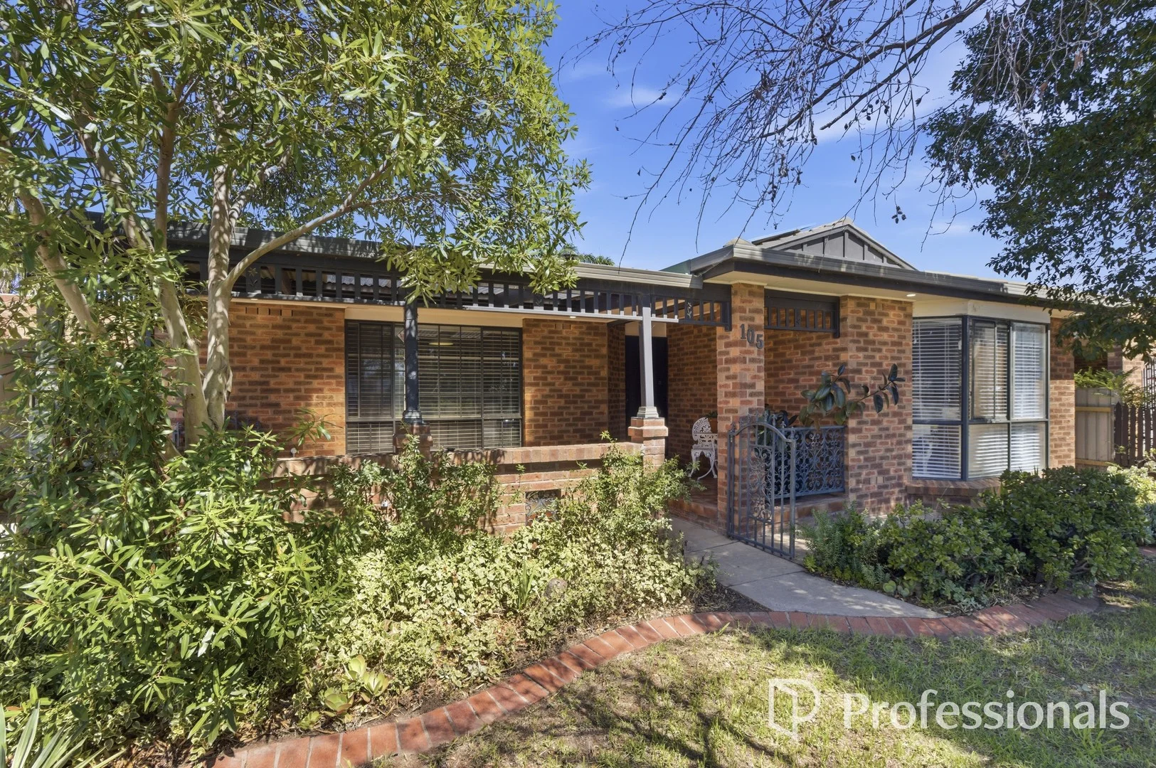 105 Undurra Drive, Glenfield Park NSW 2650