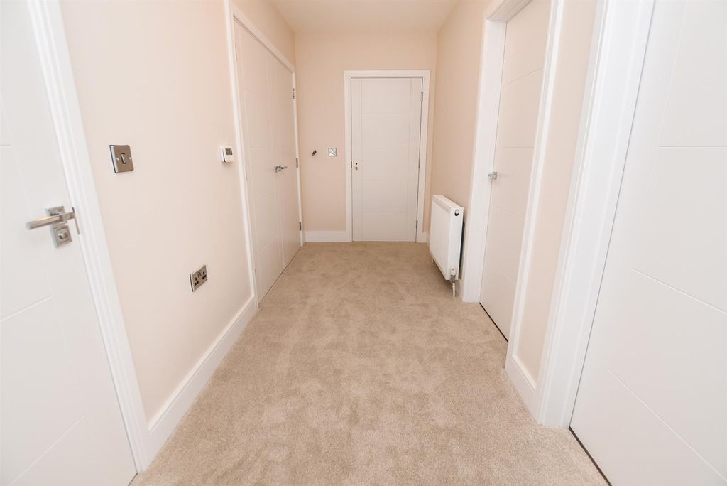 Additional image 5 of 2 bed flat for saleHigh Road, Benfleet SS7