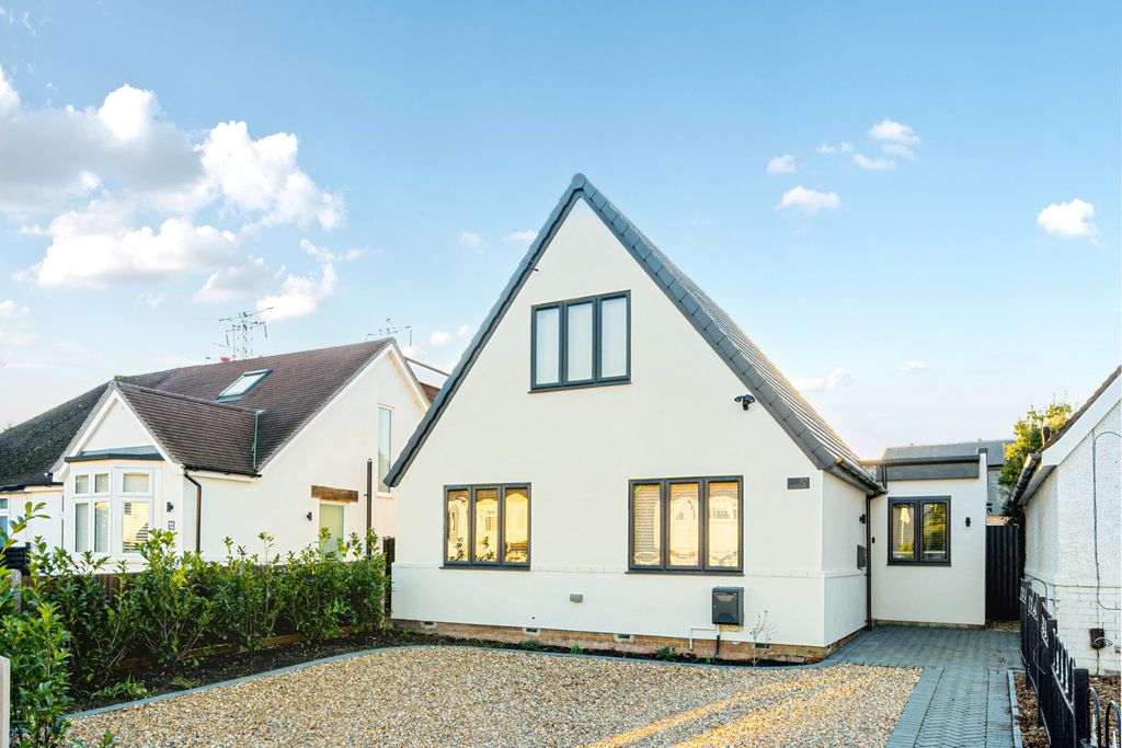 5 bed detached house for saleNew Haw, Addlestone, Surrey KT15