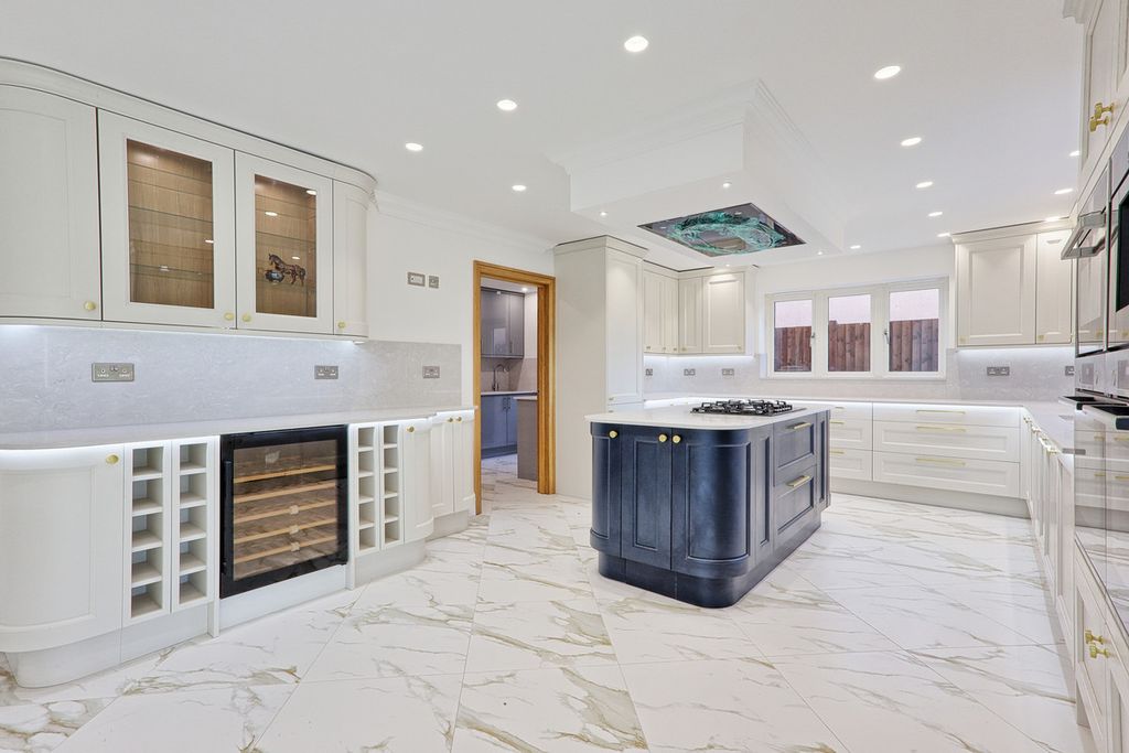 Additional image 11 of 6 bed detached house for saleCurtis Road, Emerson Park RM11