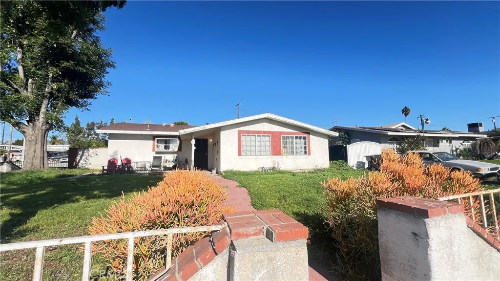 5356 Alamitos St, Montclair, CA 91763