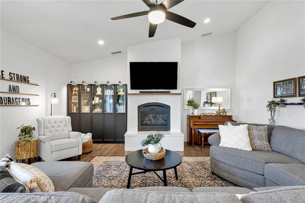 Additional image 16 of 8421 Macron St, Oak Hills, CA 92344