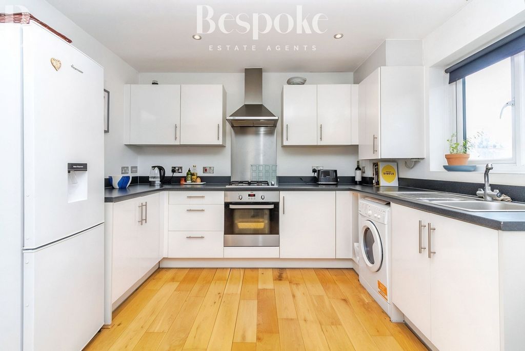 Additional image 2 of 2 bed flat for saleWhitley Rise, Reading RG2