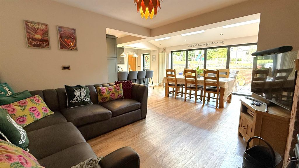 Additional image 10 of 4 bed semi-detached house for saleWoodfall Avenue, Cotteridge / Bournville, Birmingham B30
