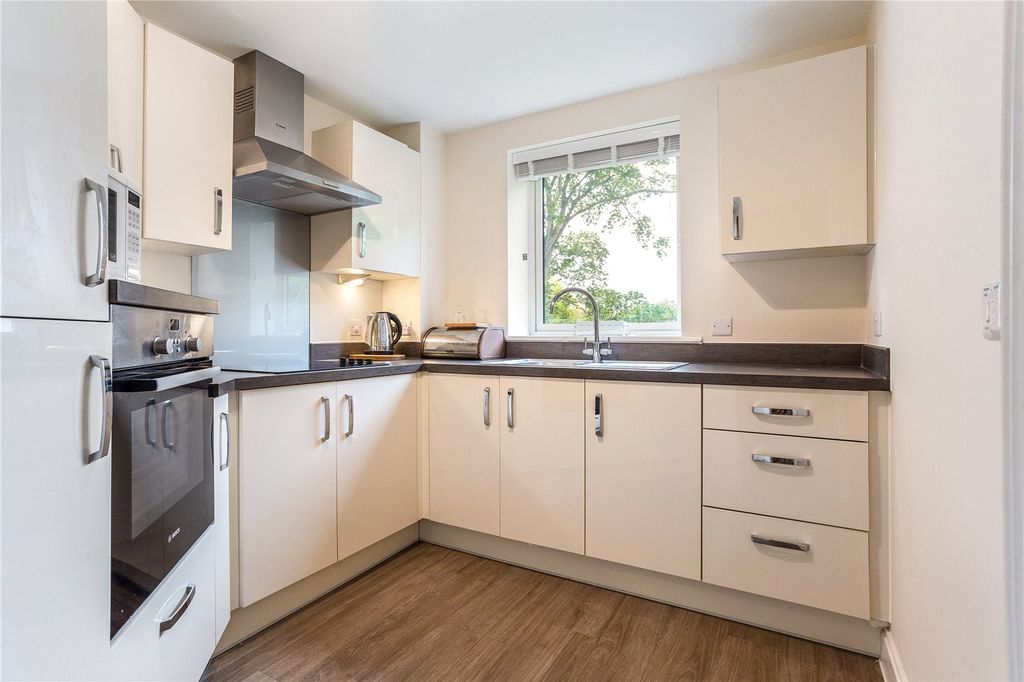 Additional image 4 of 2 bed flat for saleLower Turk Street, Alton GU34