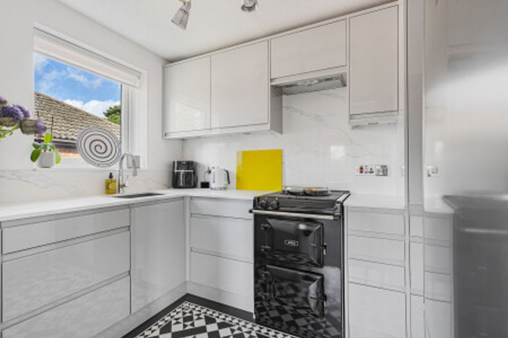 Additional image 2 of 1 bed property for saleGreville Park Road, Ashtead KT21