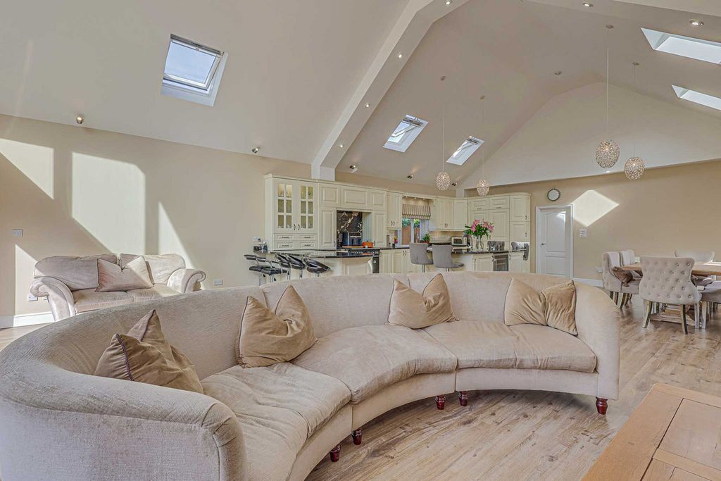 Additional image 18 of 5 bed detached house for saleHigh Road, Benfleet SS7