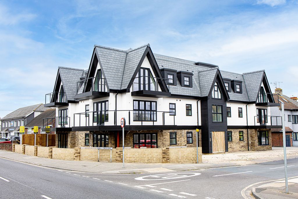 1 bed flat for saleHall Crescent, Benfleet SS7