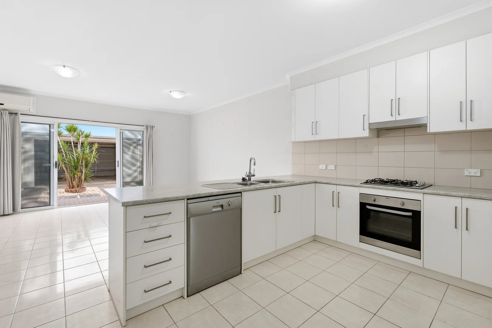 192 Newton Boulevard, Munno Para SA 5115 photo 2