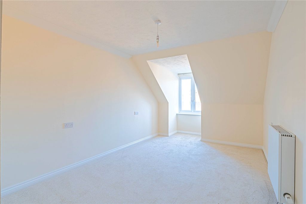 Additional image 10 of 2 bed flat for saleHigh Street, Berkhamsted, Hertfordshire HP4