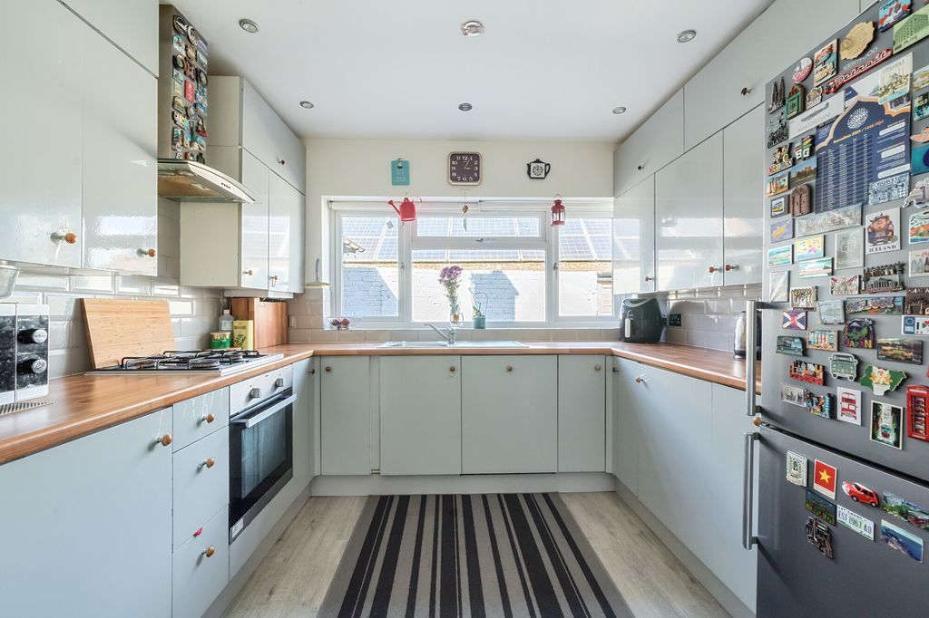 Additional image 4 of 5 bed detached bungalow for saleOrchard End Avenue, Amersham HP7