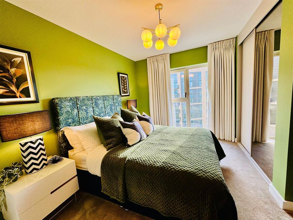 Additional image 6 of 2 bed flat for saleFlagstaff Road, Reading RG2