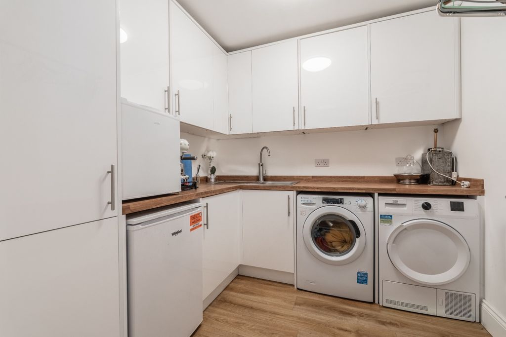 Additional image 15 of 5 bed detached house for saleGravel Hill Close, Bexleyheath, Kent DA6