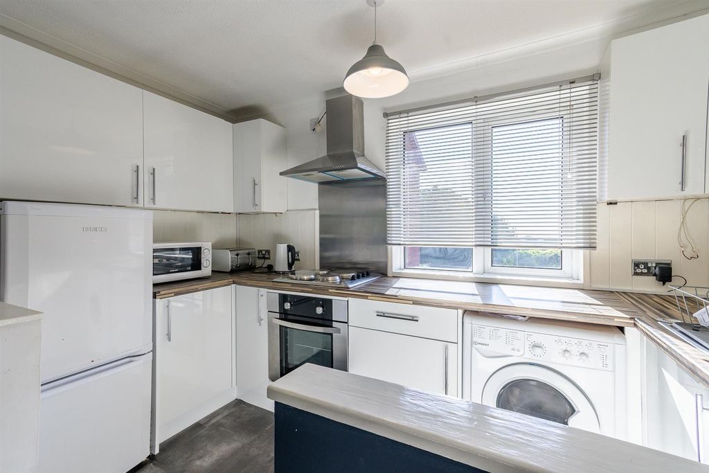 Additional image 4 of 1 bed flat for salePark Road, Barry CF62