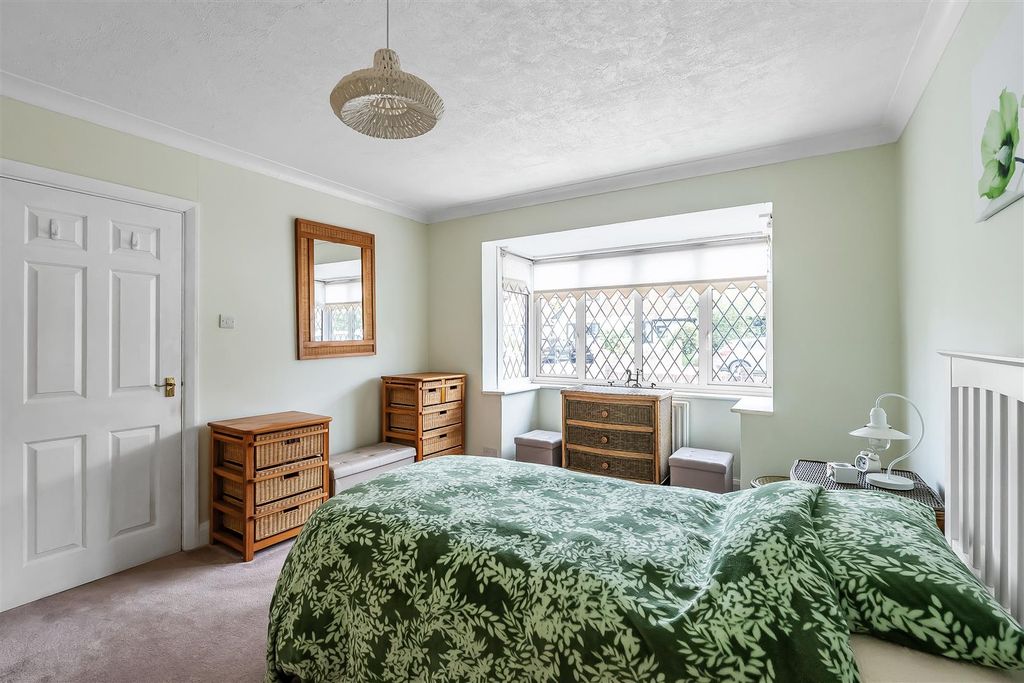 Additional image 9 of 3 bed chalet for saleWest Farm Close, Ashtead KT21