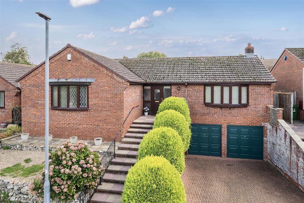 3 bed detached bungalow for saleLatches Walk, Axminster EX13