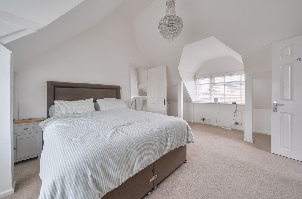 Additional image 16 of 5 bed bungalow for saleOatlands Road, Shinfield, Reading RG2