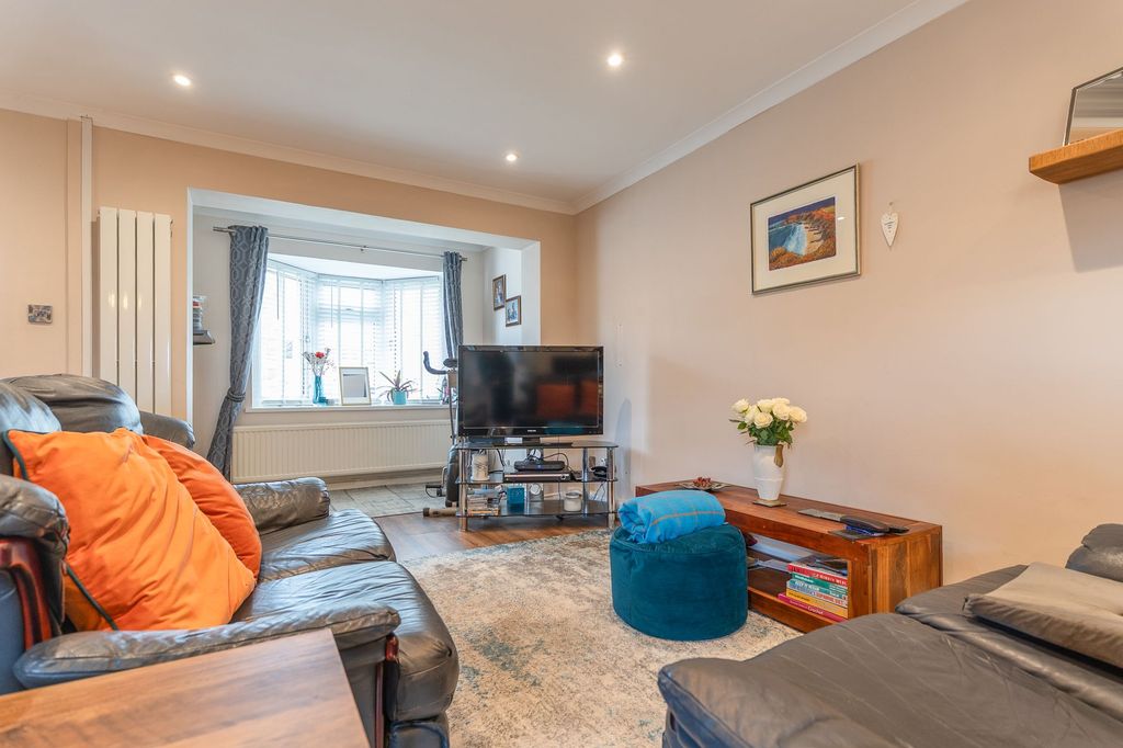 2 bed link detached house for saleKent Close, Rogerstone NP10 photo 4