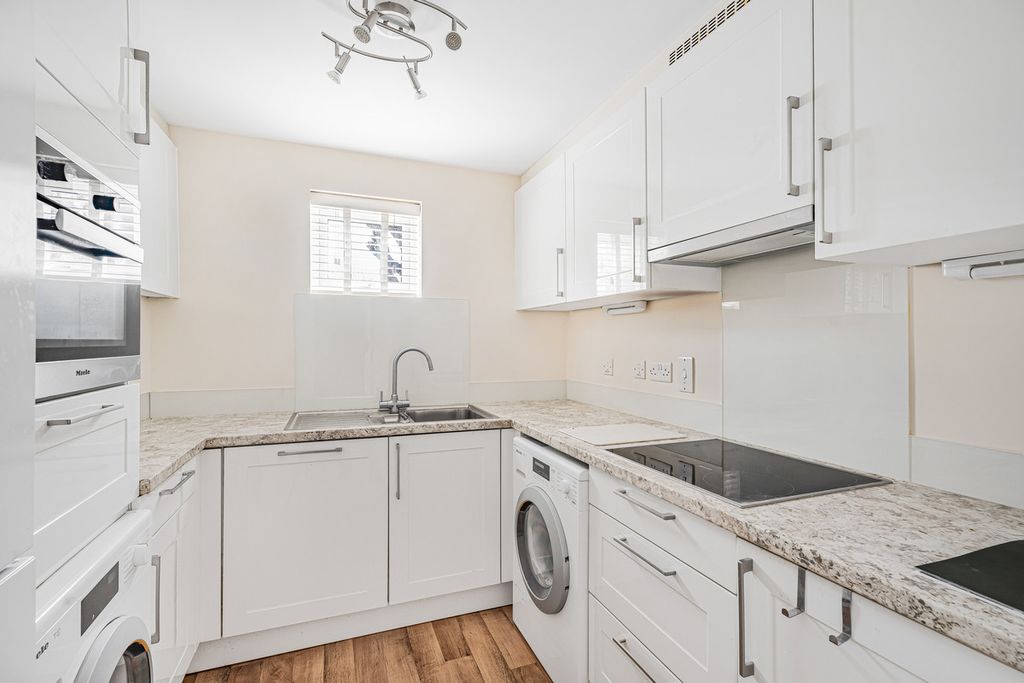 Additional image 4 of 2 bed flat for saleWootton Road, Abingdon OX14