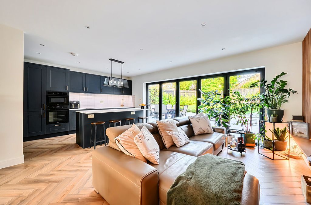 Additional image 5 of 4 bed detached house for saleHighfield Gardens, Aldershot, Hampshire GU11